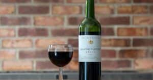 découvrez les vins rouges de bordeaux, célèbres pour leurs arômes riches et leur élégance, parfaits pour accompagner vos repas et moments de dégustation.