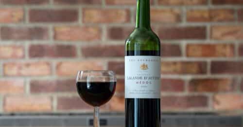 découvrez les vins rouges de bordeaux, célèbres pour leurs arômes riches et leur élégance, parfaits pour accompagner vos repas et moments de dégustation.