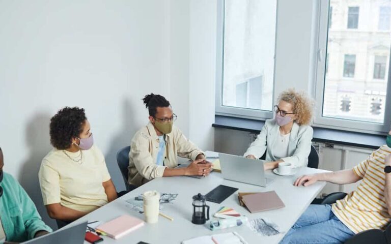 découvrez la signification de « compromise » et son utilisation dans différents contextes en français. comprenez comment trouver un compromis efficace dans vos relations et négociations.