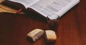 découvrez l'harmonie entre littérature et vin : explorez des récits inspirants et des dégustations raffinées pour éveiller vos sens et votre esprit.