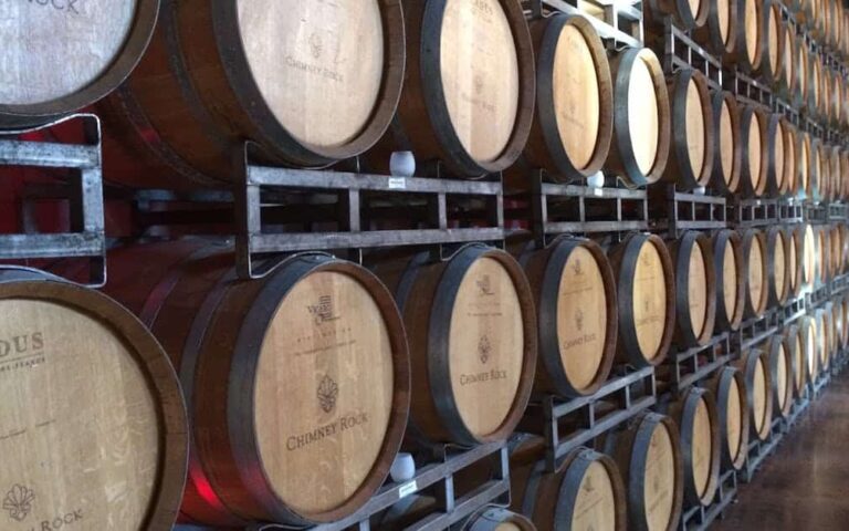 découvrez notre sélection exceptionnelle de vins, alliant tradition et savoir-faire pour satisfaire les amateurs comme les connaisseurs.