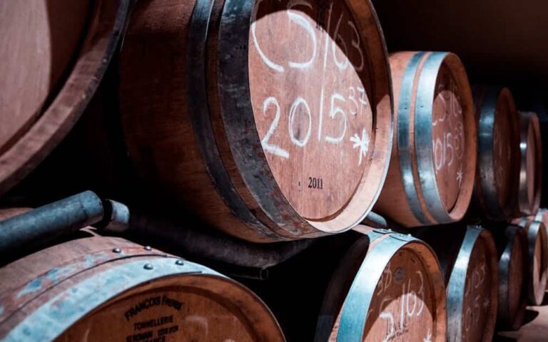 découvrez notre cave à vins sans alcool, une sélection raffinée de vins désalcoolisés pour savourer le goût authentique sans alcool.