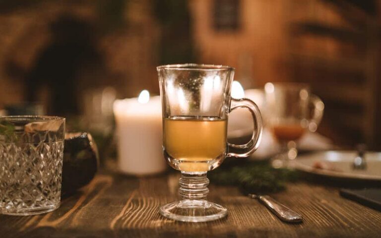 découvrez notre sélection unique de bouteilles de vin en forme de sapin de noël, parfaites pour décorer vos fêtes et offrir un cadeau original.