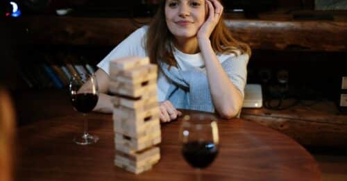 découvrez les risques liés à la consommation quotidienne de vin, ses effets sur la santé et les précautions à prendre pour une consommation responsable.