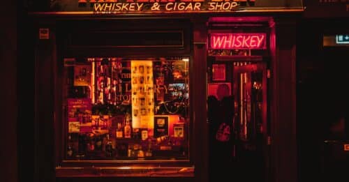 découvrez notre sélection de vins sans alcool, parfaits pour savourer toutes les saveurs du vin traditionnel sans les effets de l'alcool.