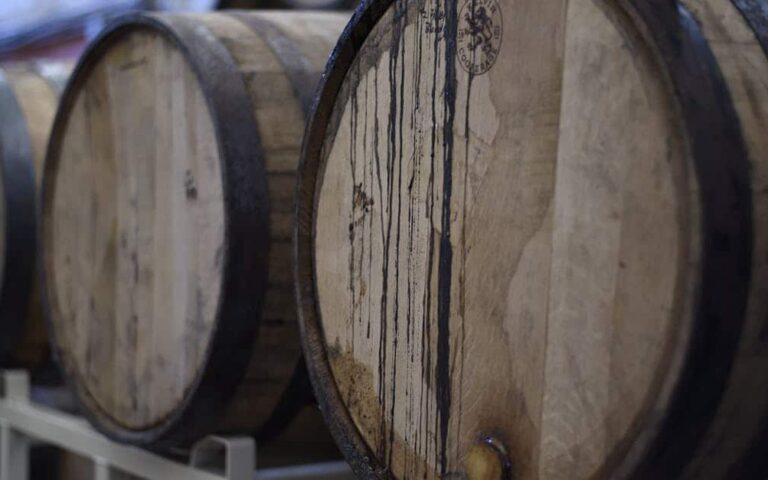 découvrez notre sélection exceptionnelle de vins, des cépages classiques aux crus rares, pour toutes vos occasions et palais.