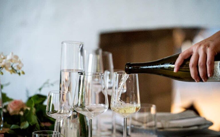 découvrez notre cave viticole et explorez une sélection unique de vins d'exception issus des meilleurs terroirs.