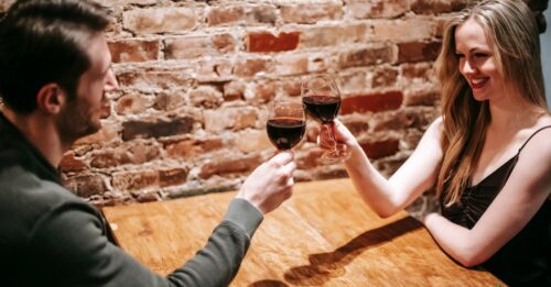 découvrez les vins rouges du languedoc-roussillon, riches en saveurs et en traditions, parfaits pour accompagner vos repas et moments de convivialité.