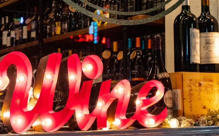 découvrez notre sélection exceptionnelle de vins, des crus raffinés aux saveurs uniques, parfaits pour toutes les occasions et amateurs de dégustation.