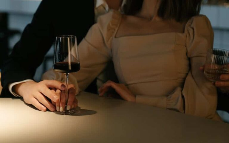 participez à notre vente aux enchères de vins et découvrez une sélection exclusive de grands crus et millésimes rares.