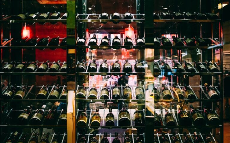 découvrez nos méthodes innovantes pour la désalcoolisation du vin, préservant arômes et saveurs tout en réduisant l'alcool pour une dégustation saine et savoureuse.