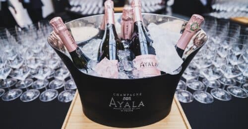 découvrez les meilleurs vins à paris, des dégustations aux caves incontournables, pour vivre une expérience œnologique unique au cœur de la capitale.