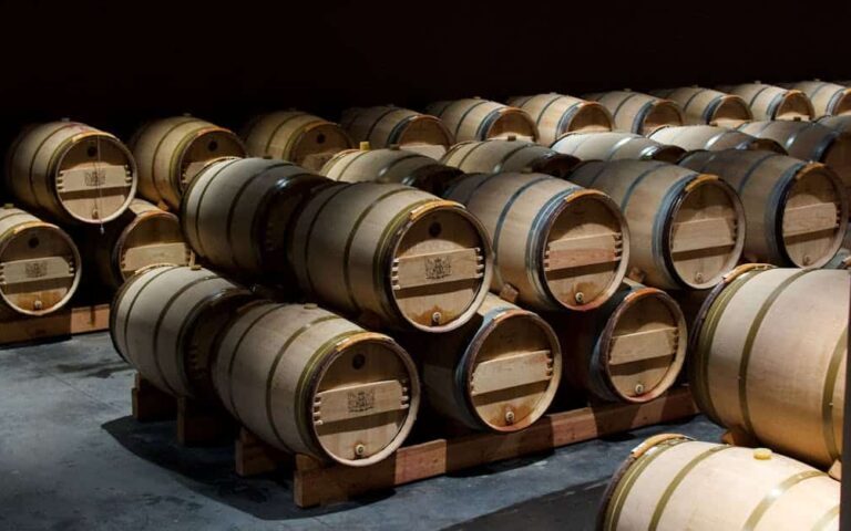découvrez nos solutions de stockage pour vins, garantissant la conservation optimale et la préservation des arômes de vos bouteilles préférées.