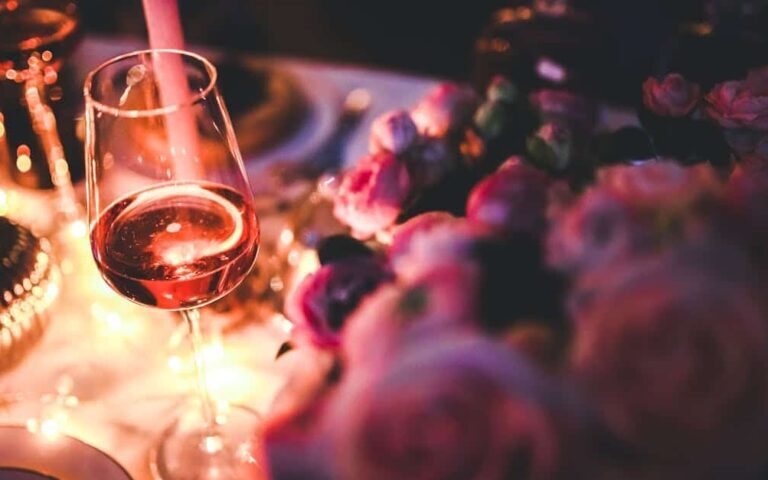 découvrez notre sélection élégante de verres à vin, parfaits pour sublimer chaque dégustation et apporter une touche de raffinement à vos moments de convivialité.