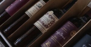 découvrez tout sur le vin : ses types, son histoire, ses régions de production et des conseils pour bien le déguster.