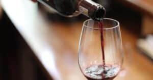 découvrez les vins de bordeaux, célèbres pour leur richesse, leur tradition et leurs saveurs exceptionnelles. explorez les meilleurs crus et accords mets-vins.