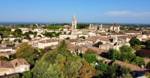découvrez les prix des coffrets de vins de saint-émilion, des crus prestigieux alliant tradition et qualité exceptionnelle.