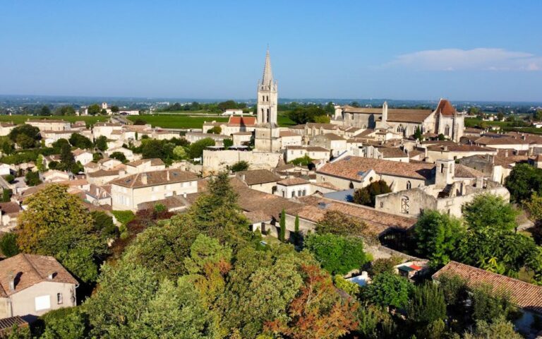 découvrez les prix des coffrets de vins de saint-émilion, des crus prestigieux alliant tradition et qualité exceptionnelle.