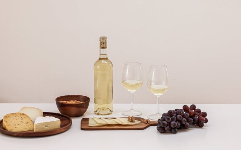 découvrez nos conseils d'accords mets et vins pour sublimer vos repas avec le vin parfait.