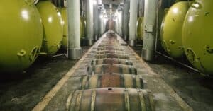 découvrez les meilleures techniques de conservation du vin pour préserver ses arômes et sa qualité, que ce soit après ouverture ou pour un stockage prolongé.