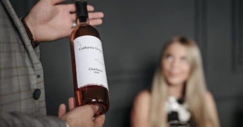 découvrez l'art de la dégustation de vins lors de notre soirée conviviale. partagez des moments uniques, explorez des saveurs variées et enrichissez vos connaissances œnologiques.