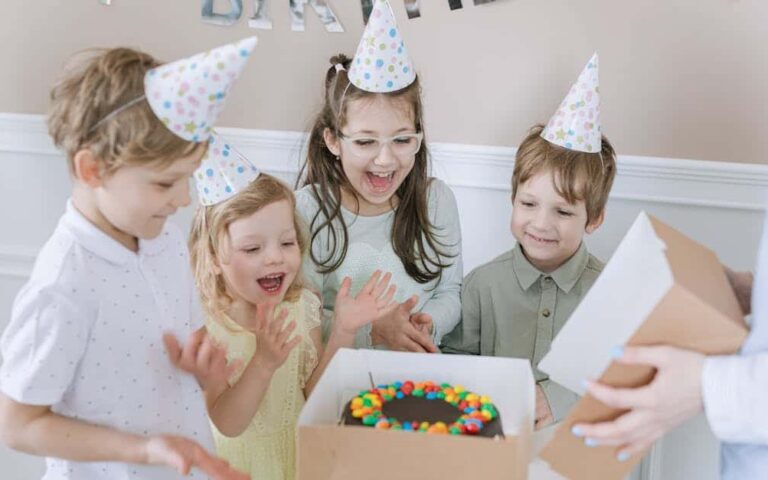 célébrez des moments inoubliables avec nos idées et conseils pour un anniversaire réussi, que ce soit une fête intimiste ou une grande célébration.