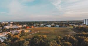 découvrez bordeaux, ville emblématique du sud-ouest de la france, célèbre pour son vin, son architecture élégante et son riche patrimoine culturel.