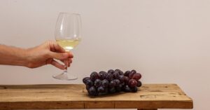 découvrez le vin exceptionnel issu d'un cépage ancestral rare du chili, alliant tradition et saveurs uniques pour une expérience authentique.