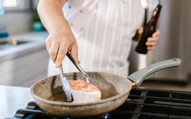découvrez les erreurs courantes en cuisine à éviter pour réussir vos plats à tous les coups.
