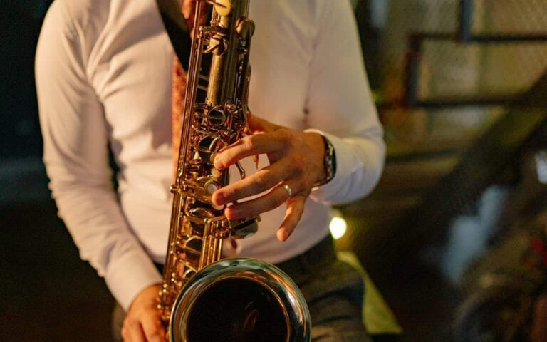 découvrez l'univers envoûtant du jazz, un genre musical riche en émotions, improvisation et rythmes uniques qui ont marqué l'histoire de la musique.