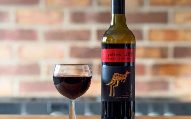 découvrez notre sélection de vins rouges raffinés, alliant saveurs riches et arômes authentiques pour sublimer vos repas.