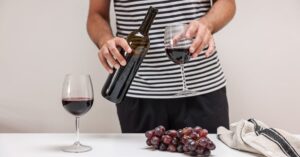découvrez les méthodes de dilution du vin pour ajuster son goût et sa concentration, ainsi que les impacts sur la dégustation et la qualité.