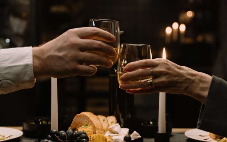 découvrez les meilleures associations mets et vins pour sublimer vos repas et ravir vos papilles.