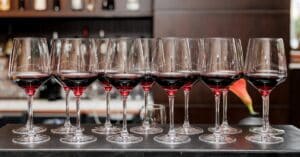 découvrez l'art de la dégustation de vin avec nos conseils experts et nos sélections des meilleurs crus pour éveiller vos sens.