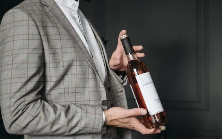 découvrez tout sur le vol de vin : causes, conséquences et mesures de prévention pour protéger vos précieuses bouteilles.