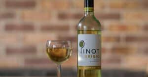 découvrez notre sélection de vins abordables alliant qualité et prix doux, parfaits pour toutes les occasions et tous les budgets.