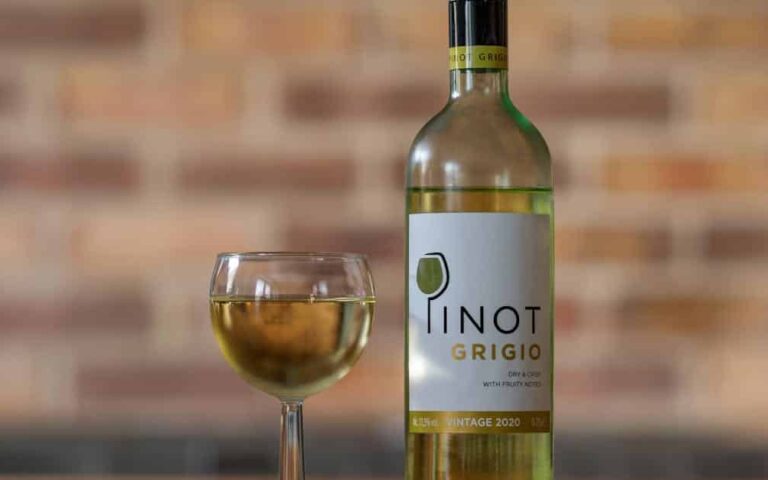 découvrez notre sélection de vins abordables alliant qualité et prix doux, parfaits pour toutes les occasions et tous les budgets.