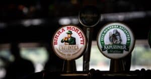 découvrez tout sur la bière : son histoire, ses différentes variétés, les meilleures recettes et conseils pour apprécier cette boisson rafraîchissante.