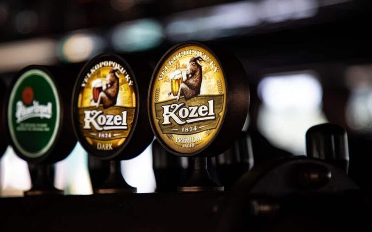 découvrez tout sur la bière : ses différents types, ses origines, et comment la déguster pour en apprécier pleinement les saveurs.