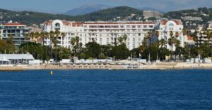 découvrez cannes classics, la section du festival de cannes dédiée aux grands classiques du cinéma, mettant à l’honneur des films restaurés et célébrant l’héritage cinématographique mondial.