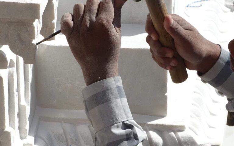 découvrez l'artisanat d'exception alliant savoir-faire traditionnel et innovation pour des créations uniques et durables.