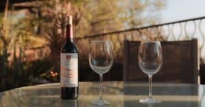 découvrez les critiques de vins diplomatiques : analyses expertes, sélections raffinées et conseils pour déguster des vins d'exception.