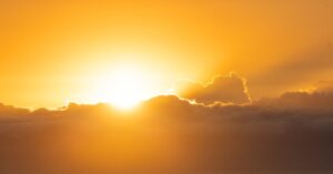 découvrez 'first light', une œuvre captivante qui explore les premiers instants de l'aube et la beauté naissante de la lumière.