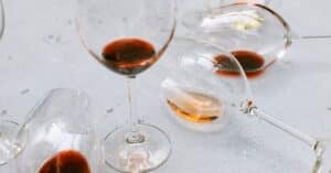 analyse de la baisse mondiale de la consommation de vin : tendances, causes et impacts sur l'industrie viticole.