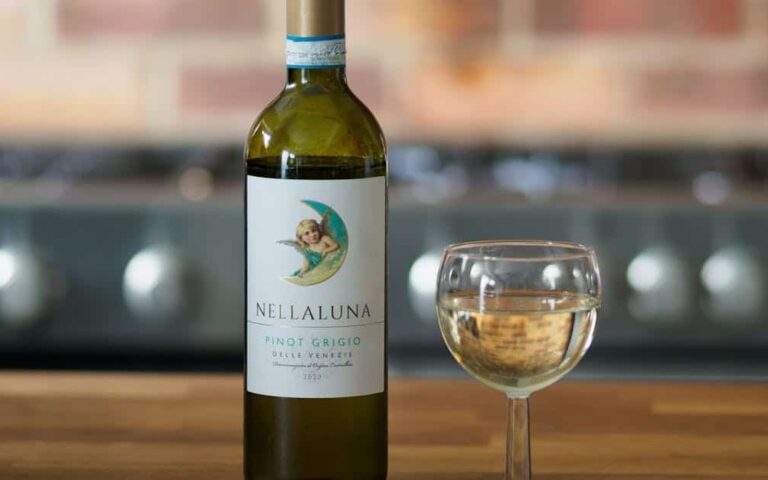 découvrez la richesse et l'élégance des vins blancs italiens, alliant tradition et saveurs uniques de chaque région d'italie.