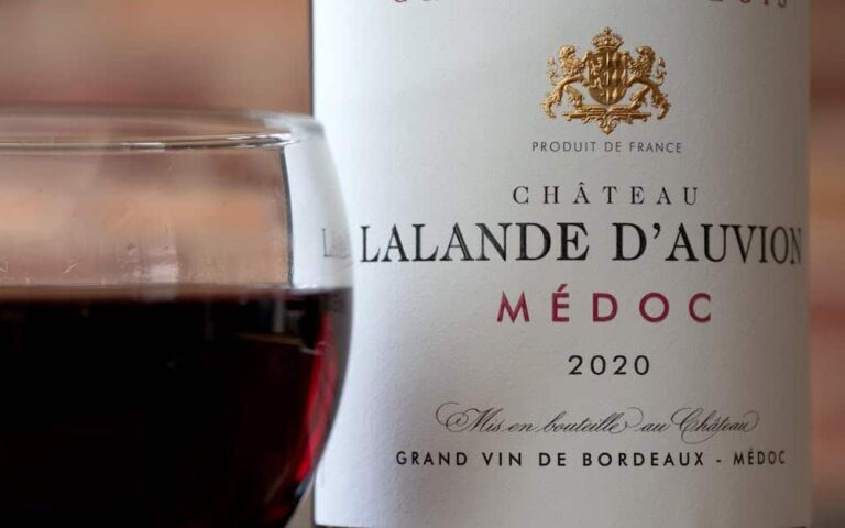 découvrez l'alliance parfaite entre sports de luxe et dégustation de vins d'exception pour une expérience unique et raffinée.