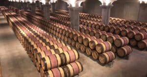 découvrez les vins de pomerol et saint-émilion millésime 2023, alliant finesse et caractère, parfaits pour les amateurs de grands crus bordelais.