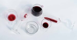 découvrez comment éliminer efficacement les taches de vin rouge sur vos vêtements et tissus grâce à nos conseils pratiques et méthodes éprouvées.