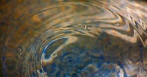 découvrez tout sur les vibrations : définitions, causes, effets et applications dans différents domaines pour mieux comprendre ce phénomène physique essentiel.