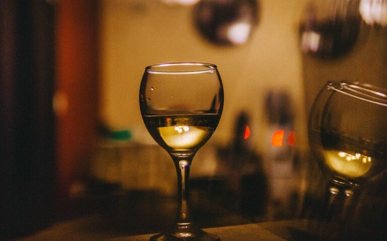 découvrez les tendances et analyses de la consommation de vin à travers le monde, ses bienfaits, et les conseils pour apprécier chaque verre.